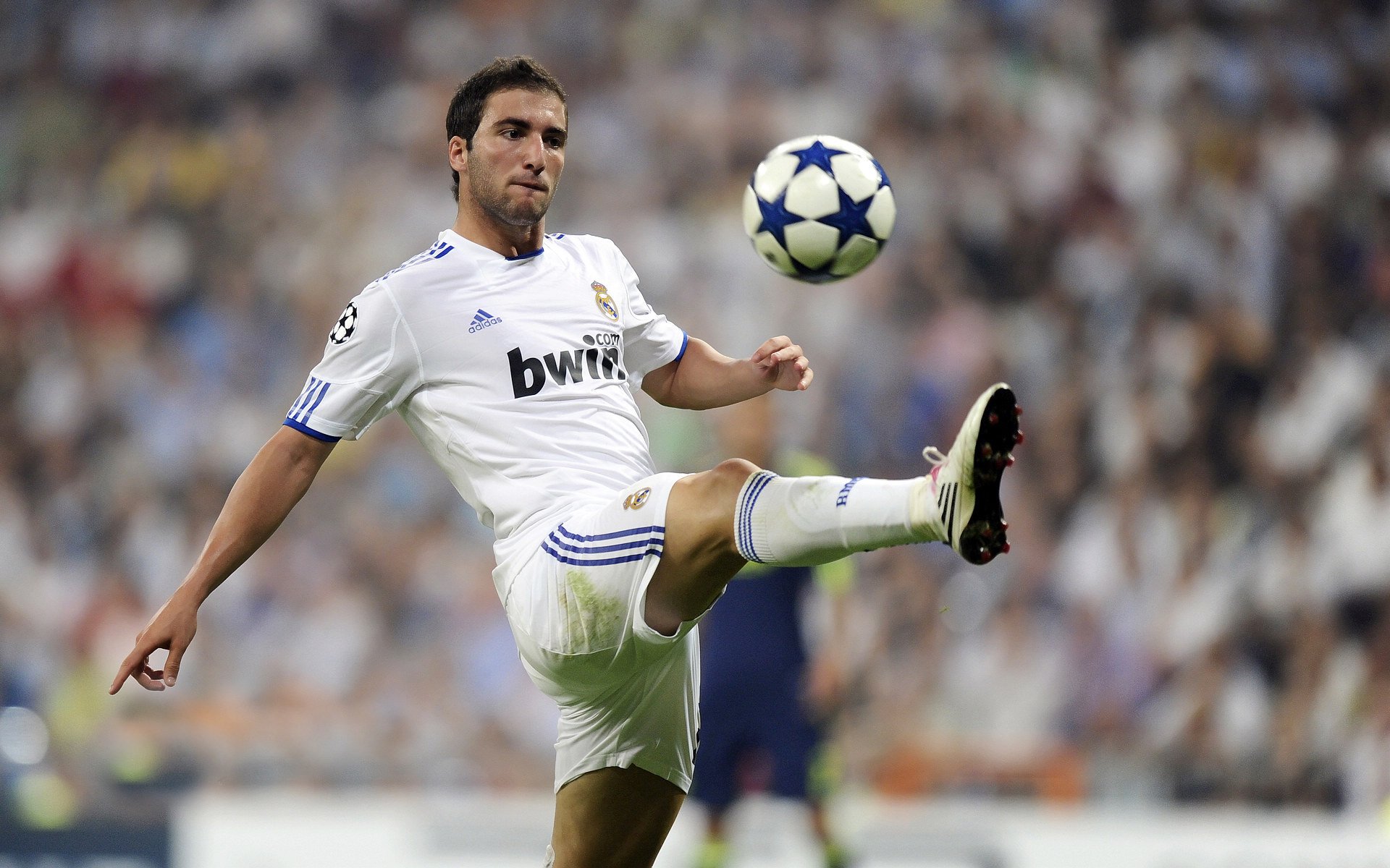 意大利在欧洲杯预选赛中2-1击败克罗地亚,锁定小组第一。,意大利队欧洲杯预选赛成绩